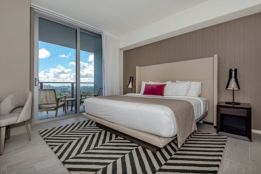 Building Photo - 4010 S Ocean Dr