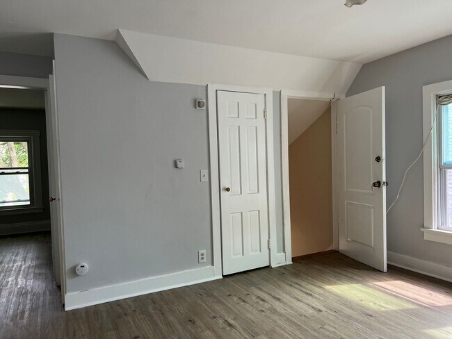 Building Photo - 175 Avenue E