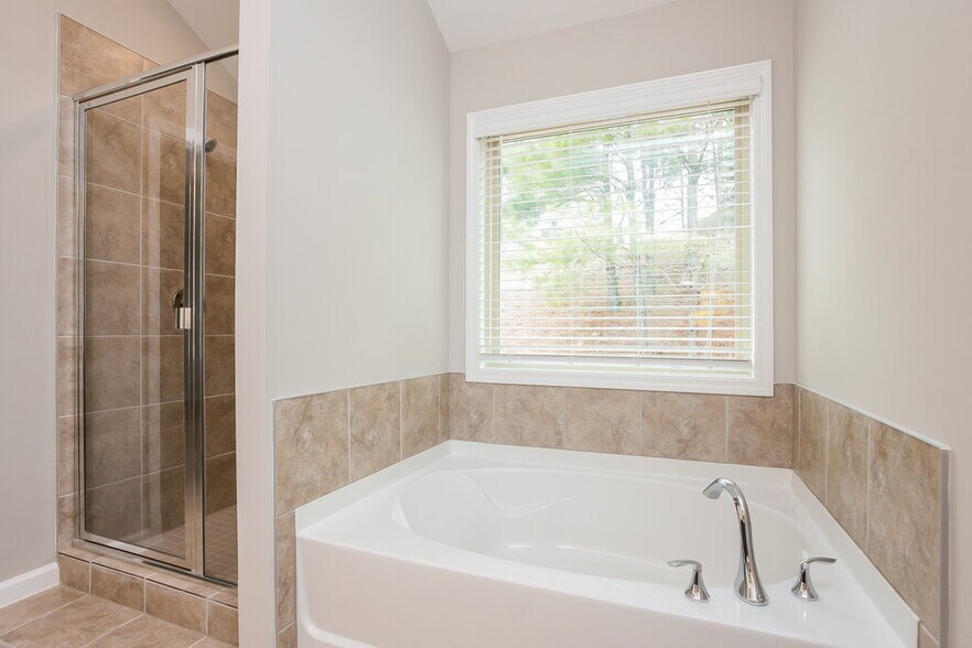 Building Photo - 387 Lenore Ct