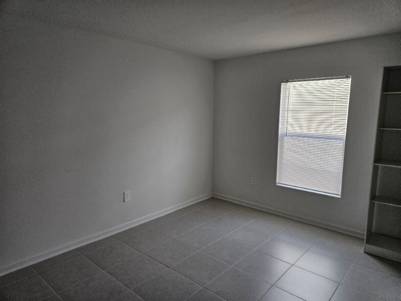 Building Photo - 2414 McKinley Dr