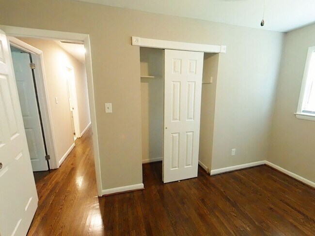 Building Photo - 103 Bowen Dr