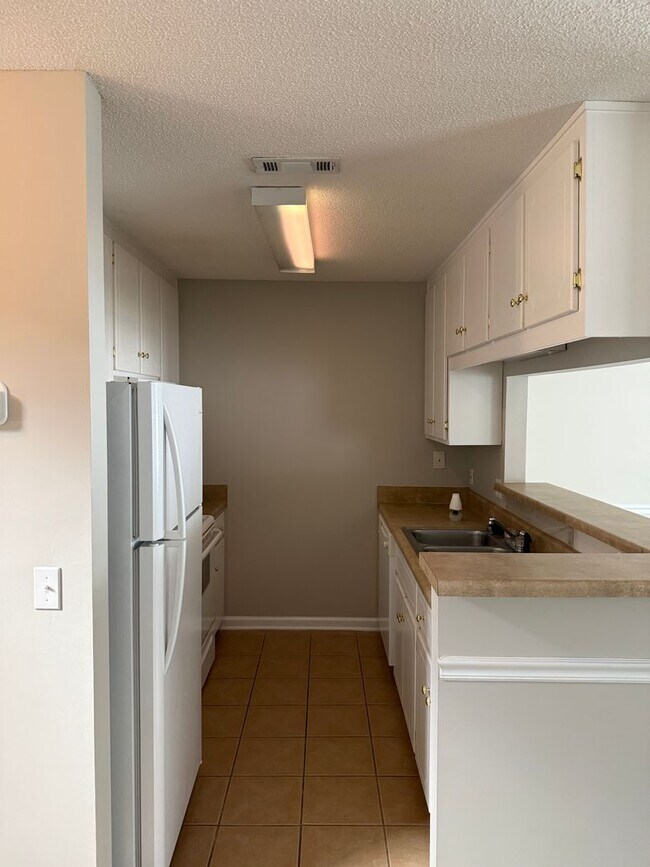 Building Photo - 160 N Spring View Dr