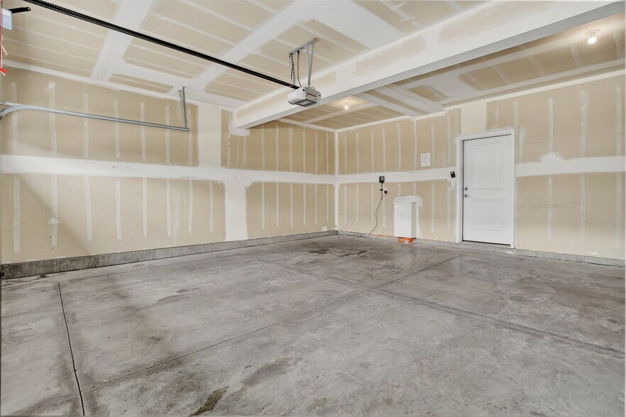 Oversized 2 car garage - 5290 E 64th Ave