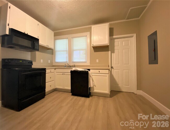 Building Photo - 405 N Main St