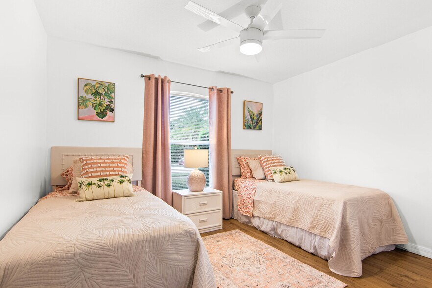 Building Photo - 2470 Compass Pointe Dr