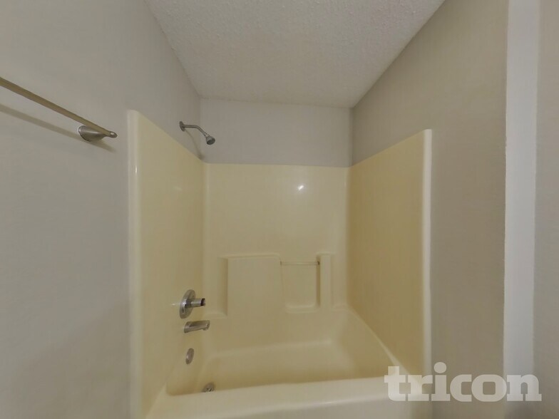 Building Photo - 4002 Caddy Way