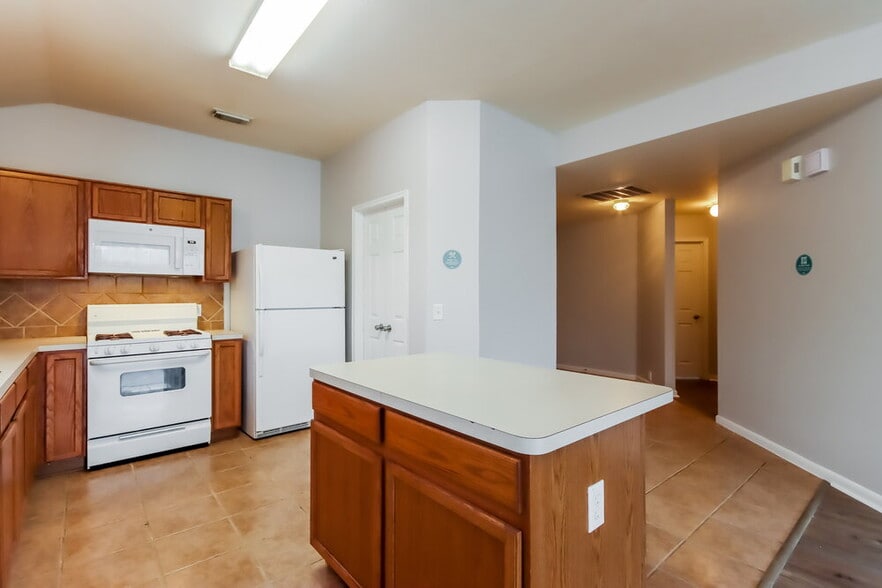 Building Photo - 18326 Atasca Wds Trce