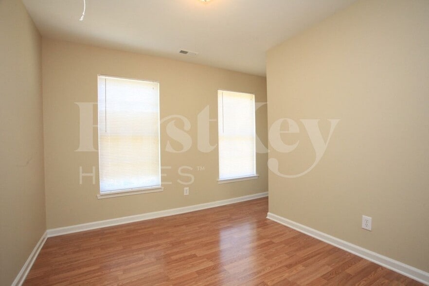 Building Photo - 5327 Peachwood Dr