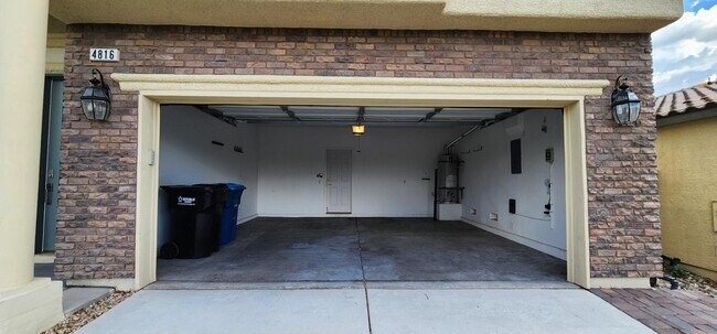 Building Photo - 4816 Magnolia Blossom Ave
