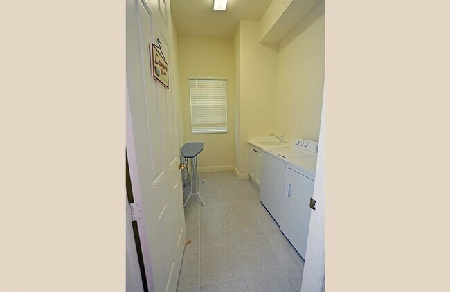 Building Photo - Available for 2026 season -- Fully Furnished - Fiddler's Creek — Resort Style Amenities -- Fiddle...