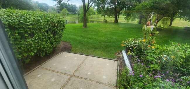 Building Photo - 621 Woodhaven Dr