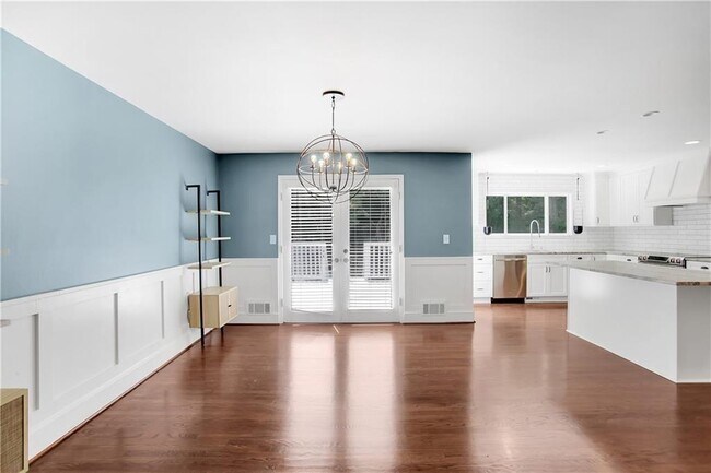 Building Photo - 455 Persimmon Ln