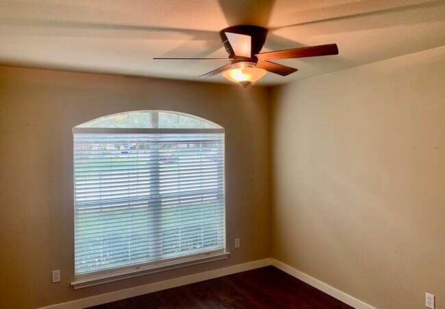 Building Photo - New Wood Floors!
