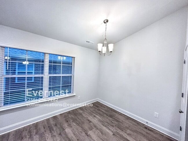 Building Photo - 4-Bedroom, 2-Bathroom Home with Modern App...