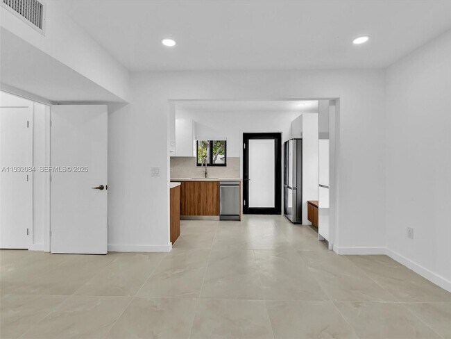 Building Photo - 107 Central Ave