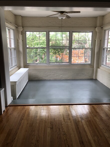 sunroom - 6446 N Wayne Ave