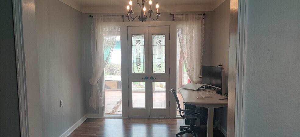 Building Photo - 822 CC St