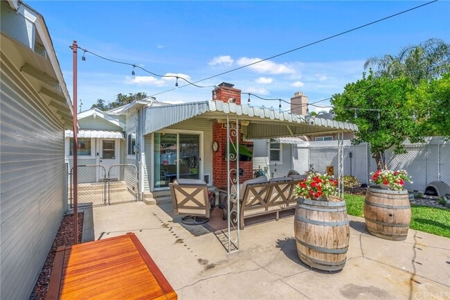 Building Photo - 926 N San Gabriel Ave