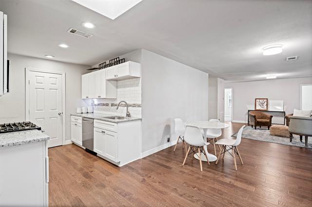 Building Photo - 2942 Esterbrook Dr