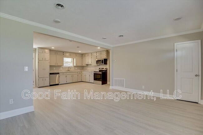 Building Photo - 4022 Windridge Dr