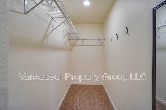 Building Photo - 1425 W 16th Ave