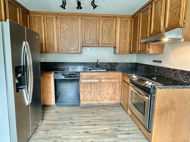Building Photo - Location, Location, Location! 2-bed Ballar...