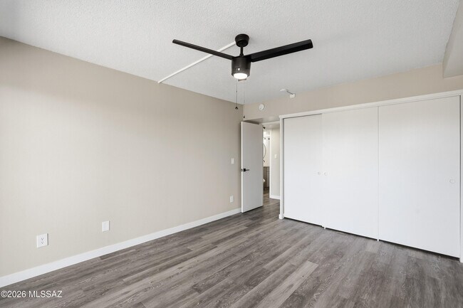 Building Photo - 425 W Paseo Redondo