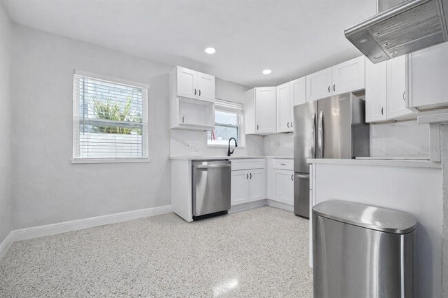 Building Photo - 540 32nd St S