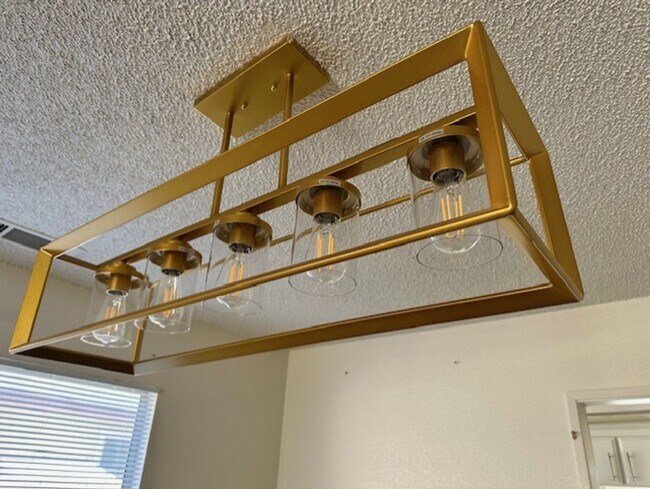 Building Photo - Charming 3-Bedroom in Spring Valley Lake