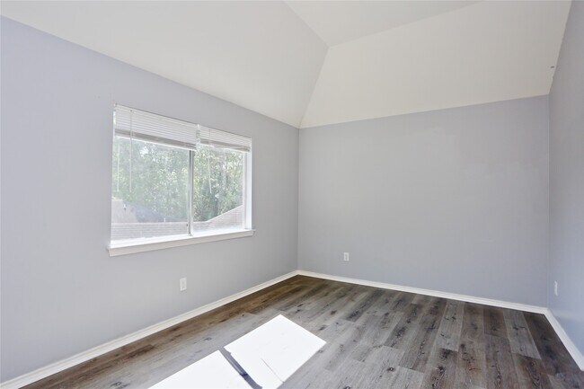 Building Photo - 2515 Hyland Park