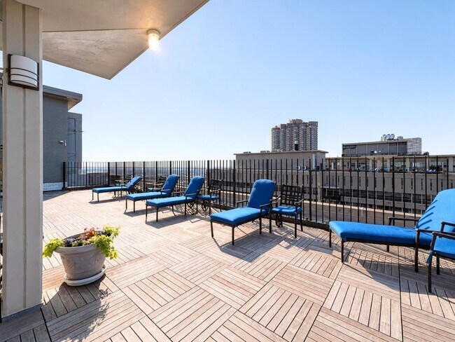 Building Photo - 3550 N Lake Shore Dr