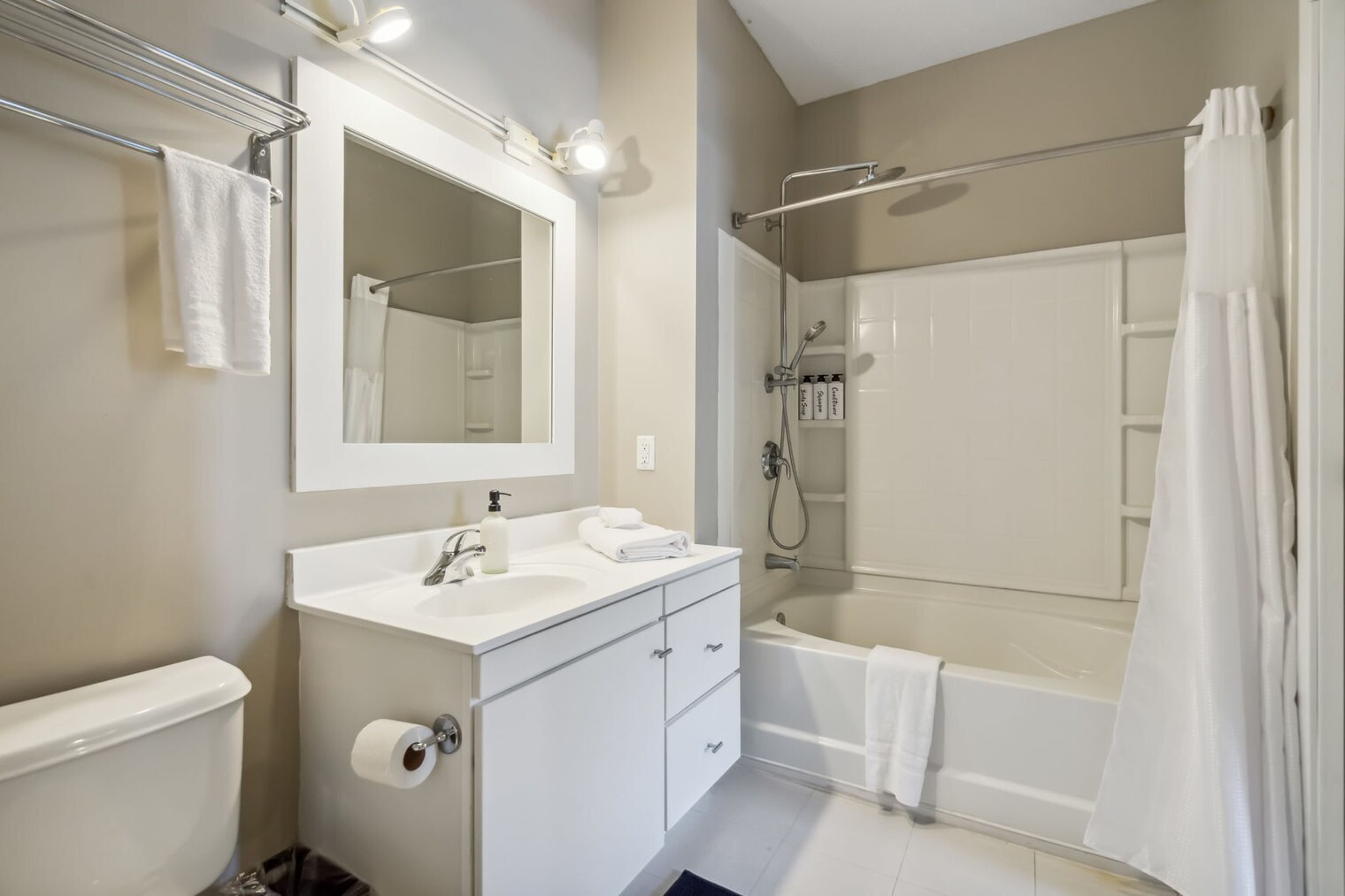 Building Photo - 616 Washington Ave S