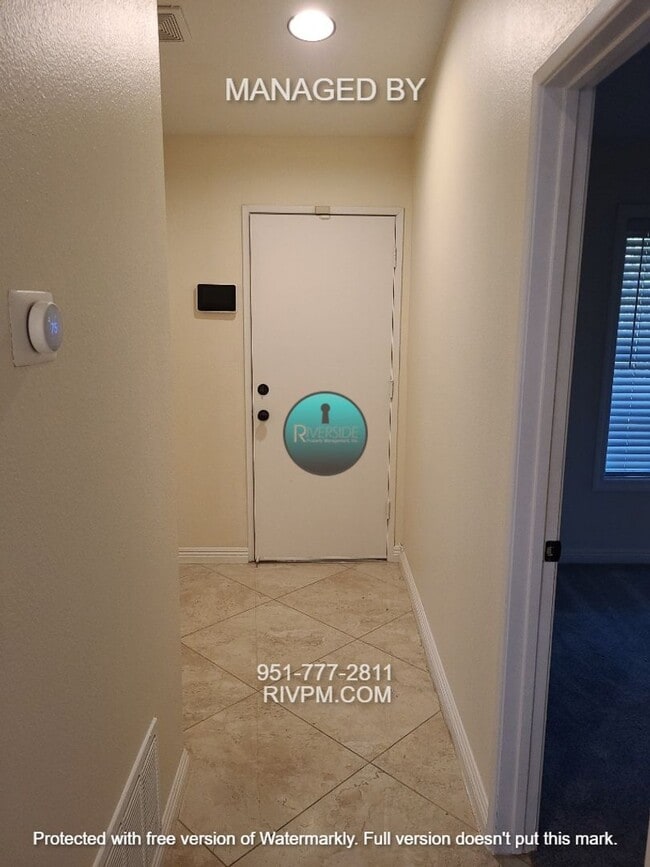 Building Photo - Beautiful home with great curb appeal!