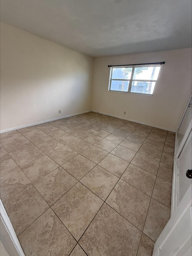 Building Photo - 220 Inlet Way