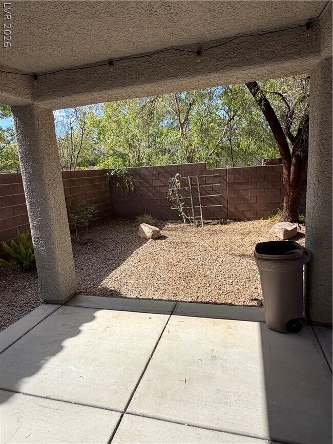 Building Photo - 10580 Calico Pines Ave