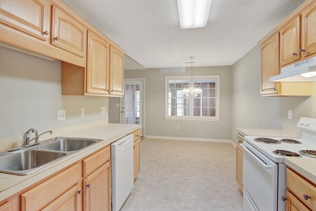 Building Photo - 1860 Piper Dr