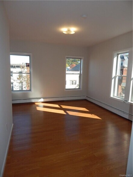 Building Photo - 5 John St