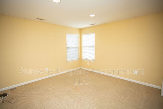 Building Photo - 42 Tudor Ct