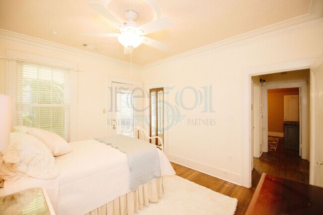 Building Photo - Yellow Bungalow in Hillcrest