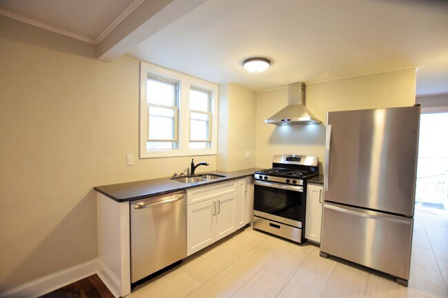 Building Photo - Two Bedroom Two Bath 112 Quarry