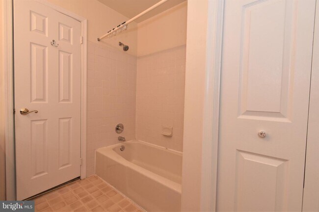 Building Photo - 10702 Kings Riding Way