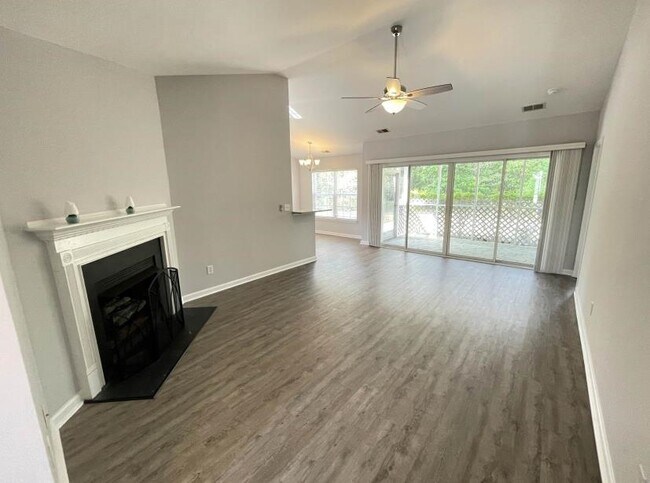 Building Photo - 4996 Southgate Pkwy