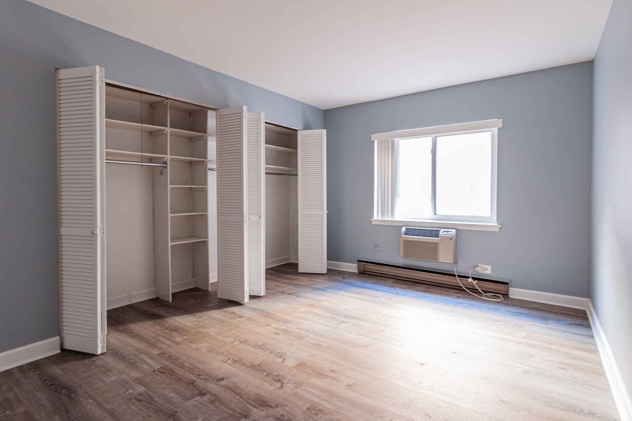 Building Photo - 3723 N Pine Grove Ave