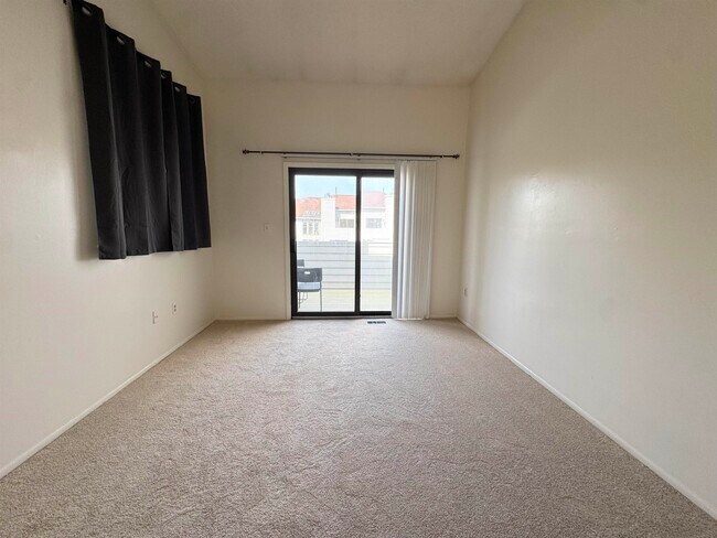 Building Photo - 819 Topsail Ln