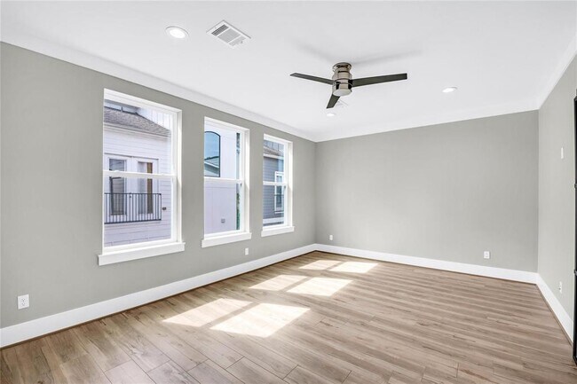 Building Photo - 604 W 28th St