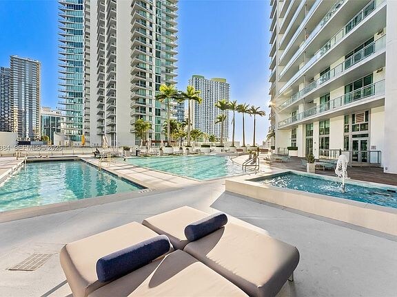 Building Photo - 90 SW 3rd St