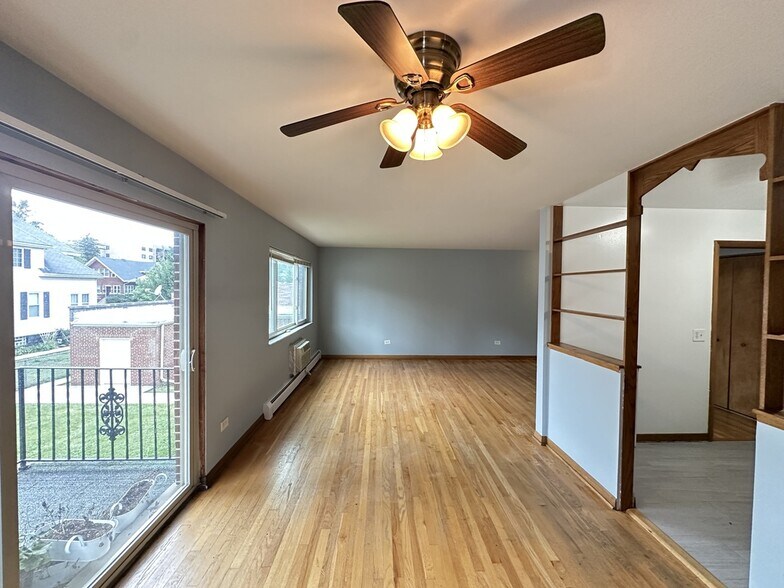 Building Photo - 1639 Oakwood Ave