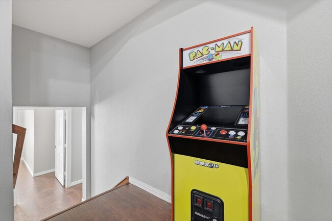 Building Photo - 4843 Golfside Dr