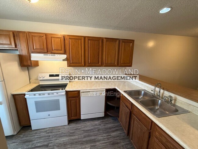 Building Photo - 10417 Victoria Dr