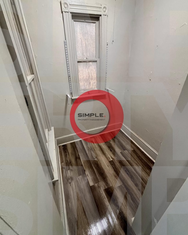 Building Photo - 170 Clymer St